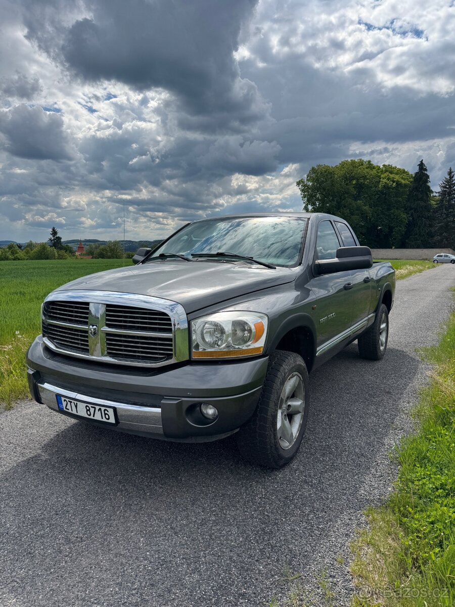 Dodge RAM 1500 5.7 HEMI 4x4 Quad Cab